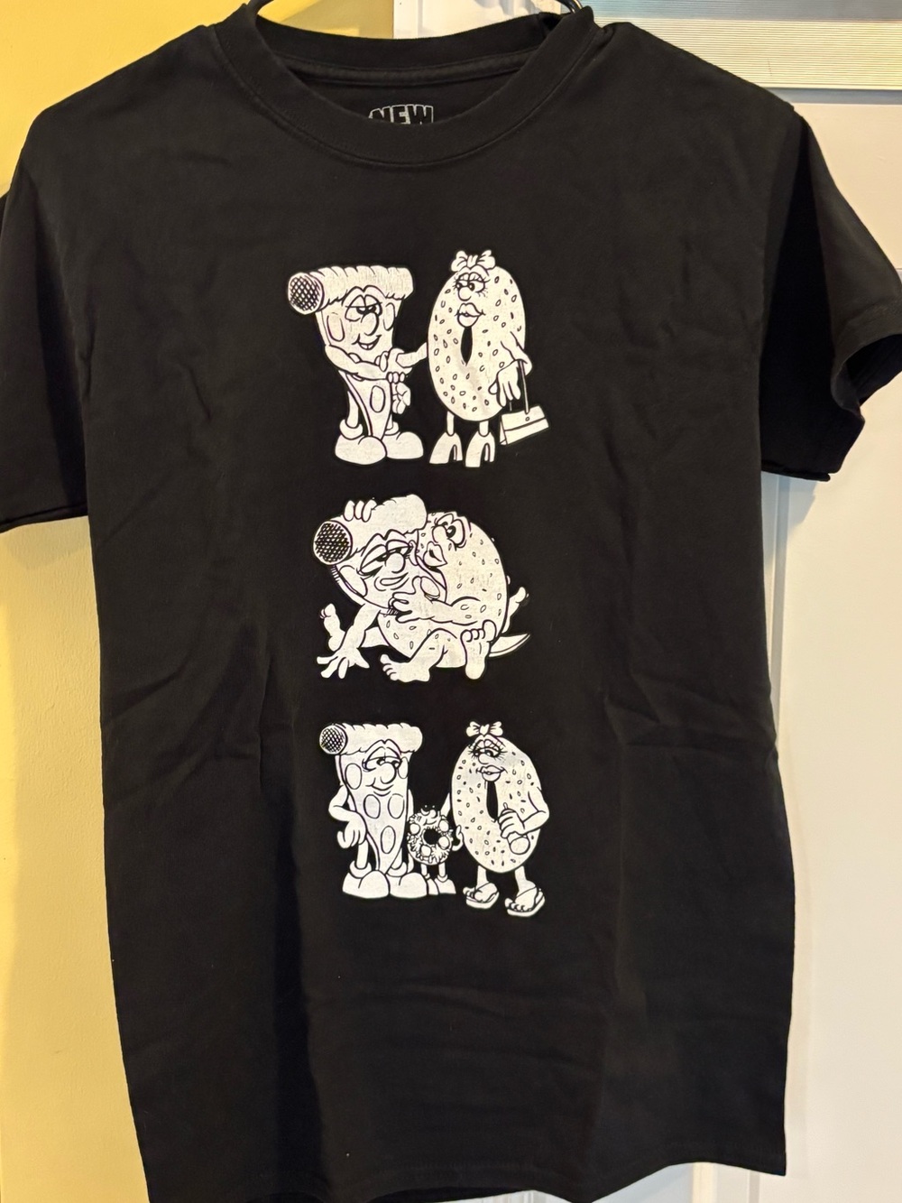 Black Graphic Men’s NEW YORK NICO  T-Shirt  “how pizza bagels were made”